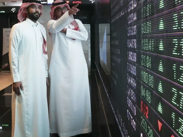 انتعاش بورصة السعودية مدعوماً بارتفاع  أرامكو  وسط تقلبات أسعار النفط