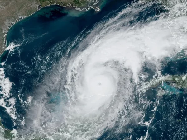 خسائر إعصار "ميلتون" وتأثيره على الاقتصاد العالمي ضربة قاسية للأسواق والاقتصادات الكبرى