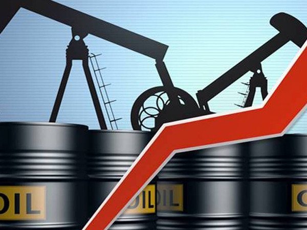 ارتفاع أسعار النفط  يتجاوز 84 دولاراً.. هل يهدأ التصعيد في الشرق الأوسط؟