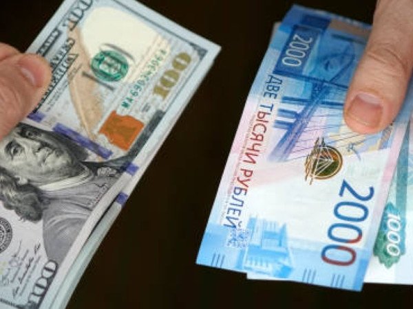 البنك المركزي الروسي يعدّل أسعار الصرف الرسمية للعملات الرئيسة مقابل الروبل