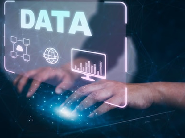 البيانـــات والمعلومـــات